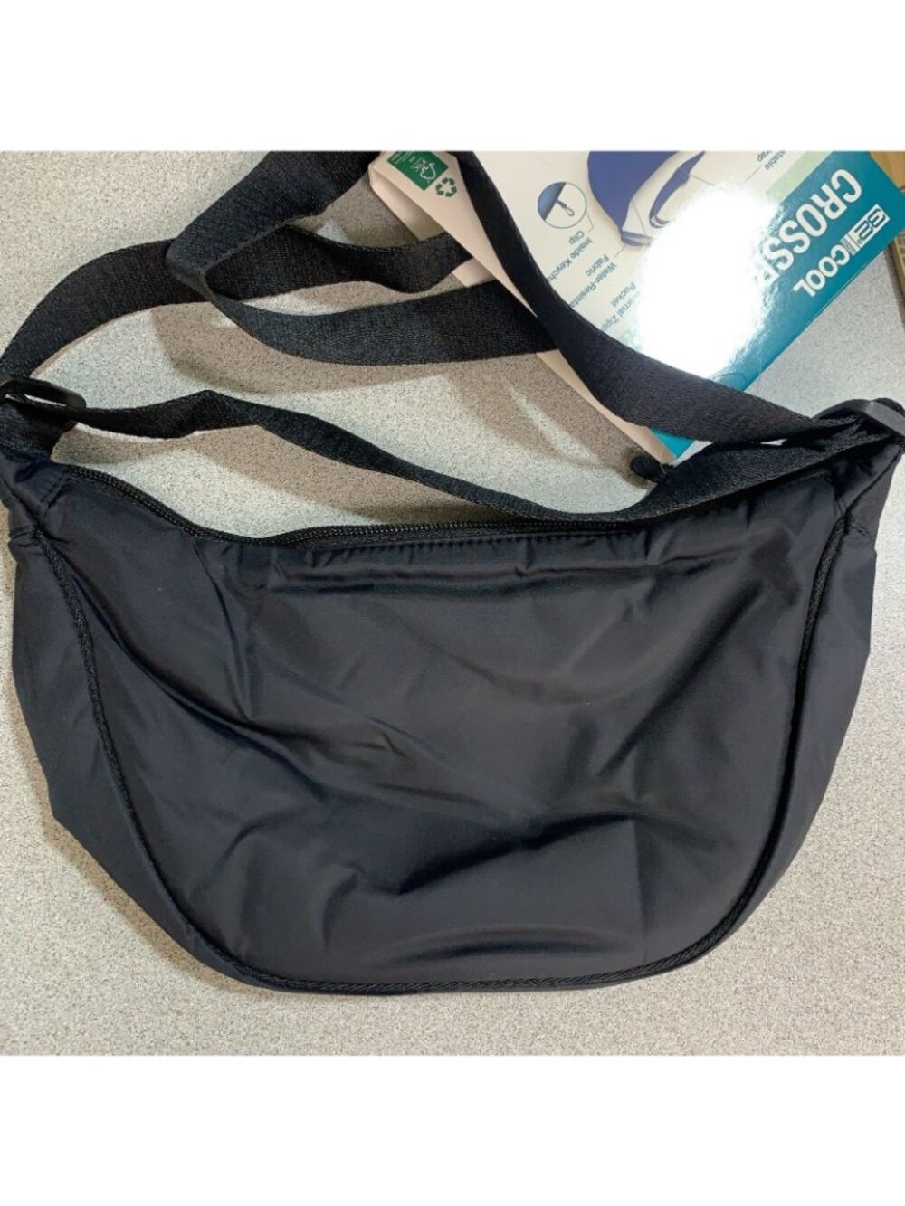 NWT 32 Degrees Fanny pack Unisex One Size Black Water-Resistant Nylon - Picture 6 of 9